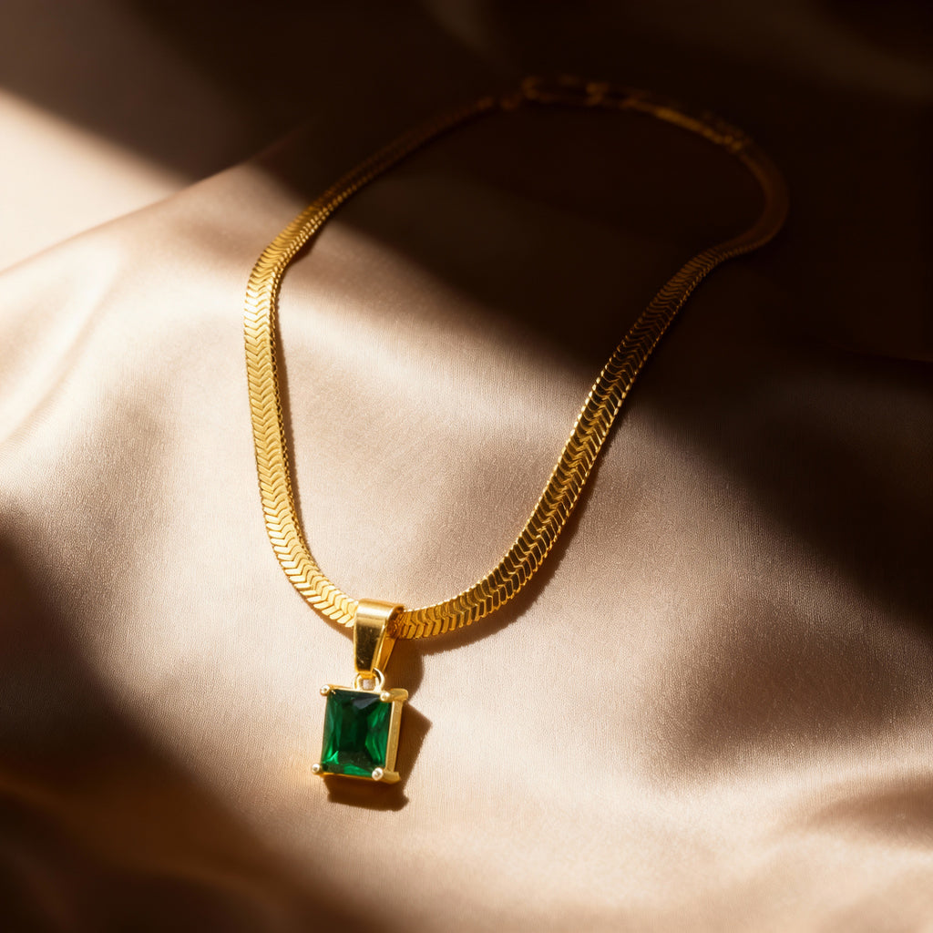 Green Accent Serpentine Chain Necklace